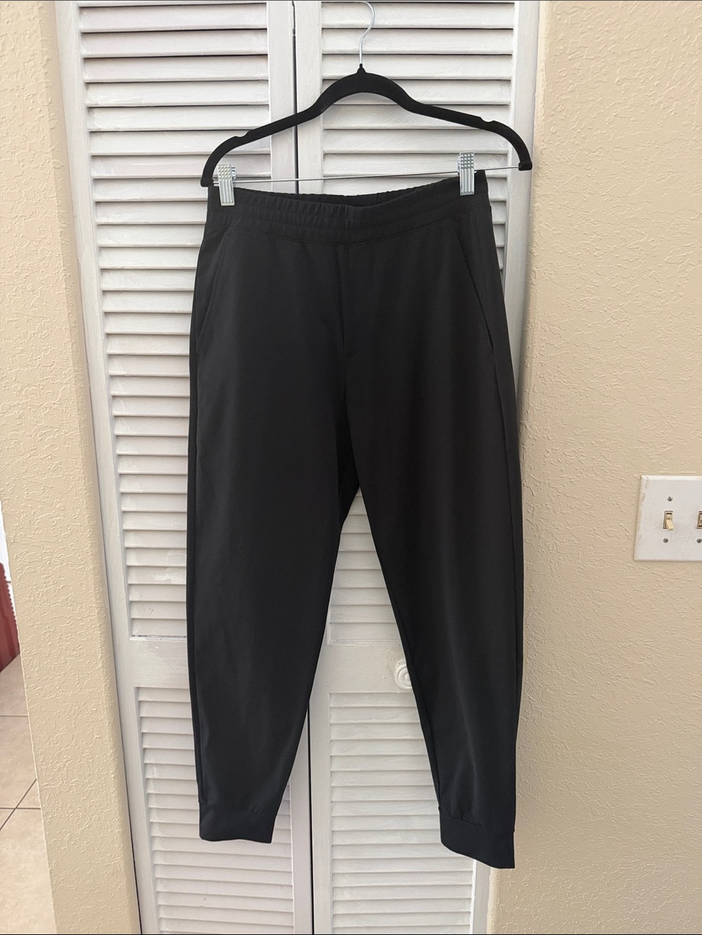 Uniqlo Men's Black Elastic-Waist Jogger Pants airism size small
